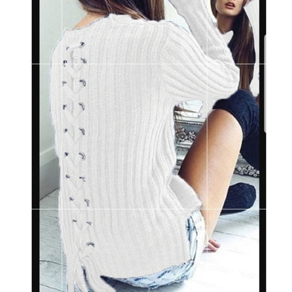 Sweaters - 🔥3/$25-White Laceback Grommet Ribbed Sweater